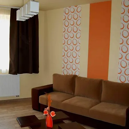 Adam Apartman 아파트 Sárvár